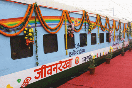 JP Nadda and Suresh Prabhu inaugurate two additional coaches of Lifeline Express