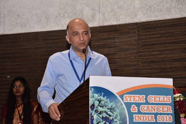 Mr.Samir Somaiya, President at Somaiya Vidyavihar, welcomes the speakers for the one day symposium of Stem Cell & Cancer held at Somaiya Vidyavihar