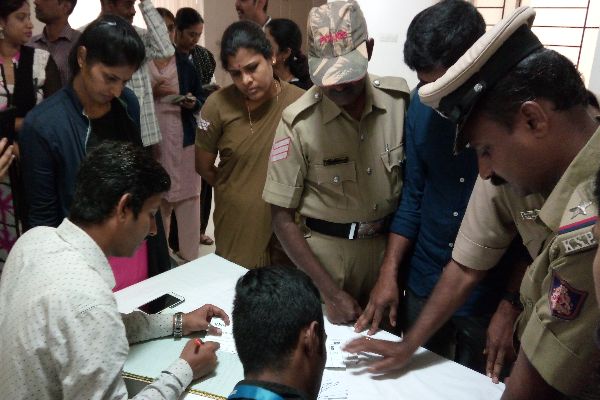 Fortis registration desk-Police officers registering for the hepatitis vaccination at the Police Commissioner